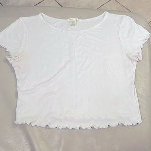 A white ruffled cute crop top. Large. Bozzolo.